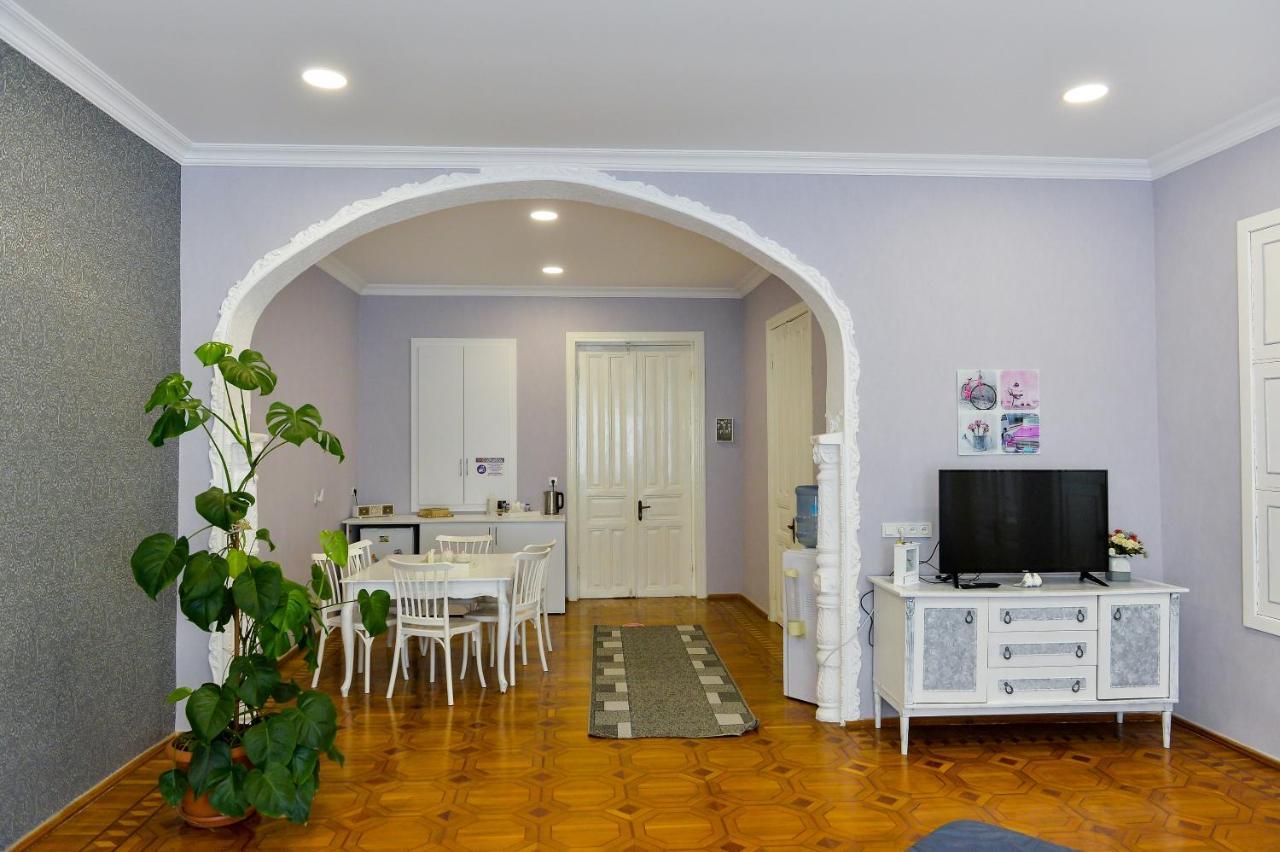 A.G'S Guest House Kutaisi Bagian luar foto