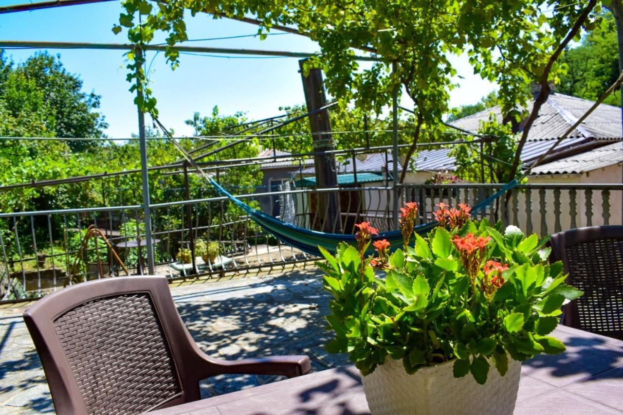 A.G'S Guest House Kutaisi Bagian luar foto