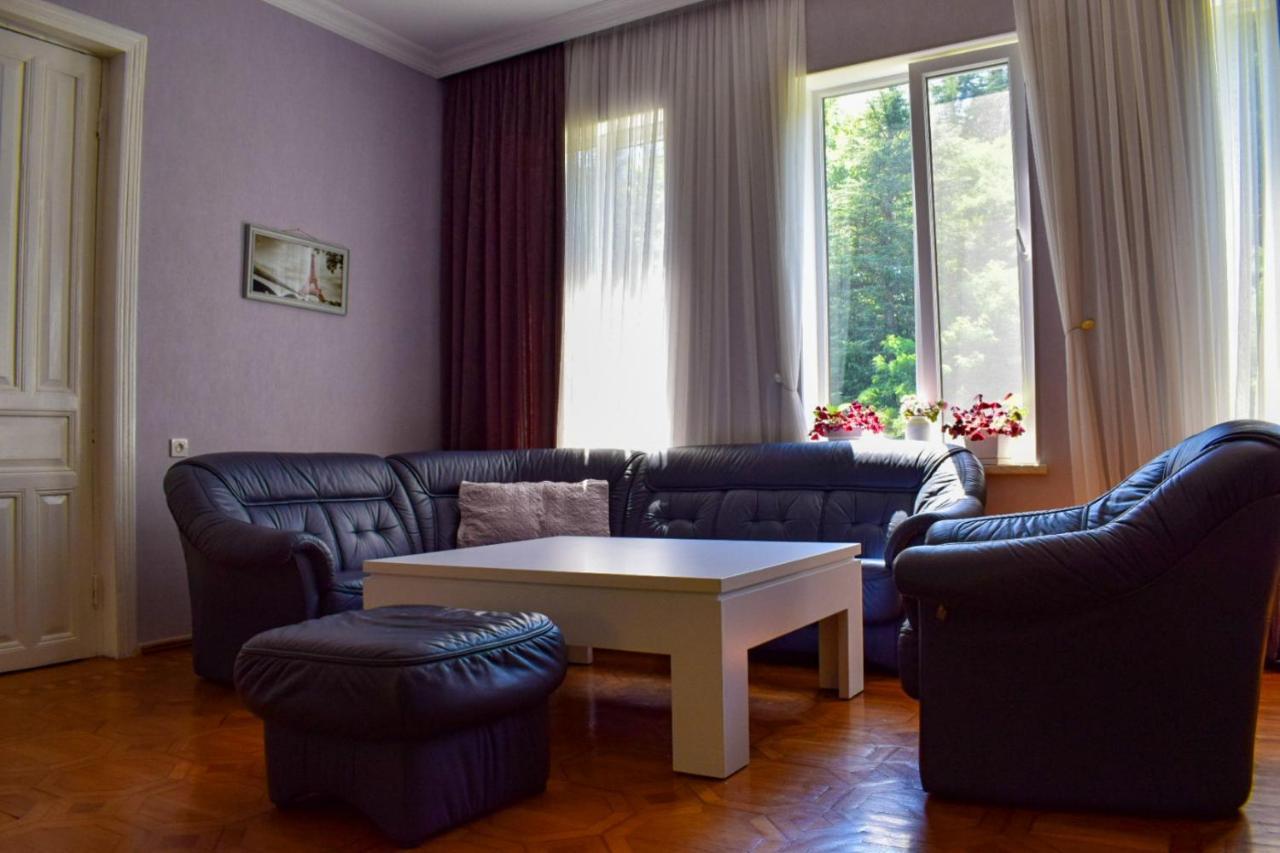 A.G'S Guest House Kutaisi Bagian luar foto