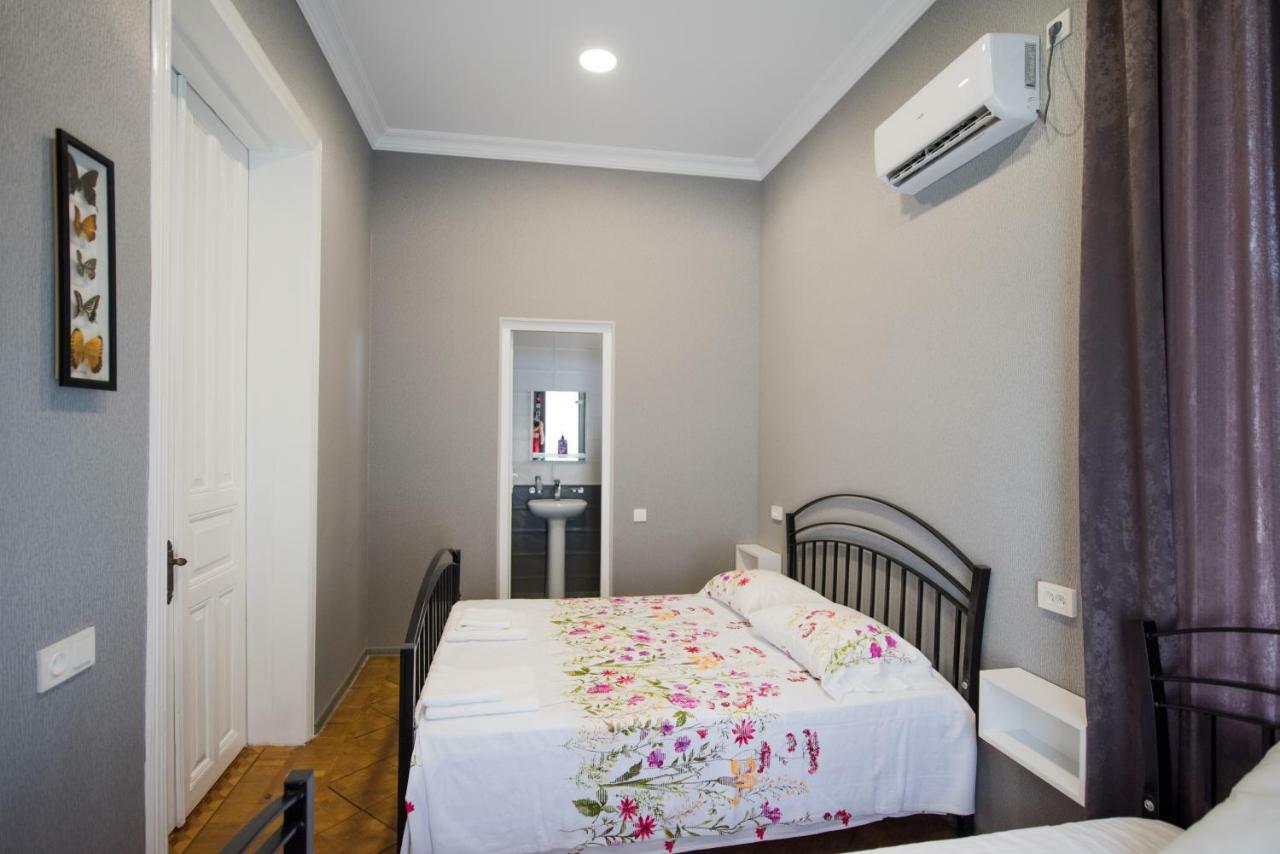 A.G'S Guest House Kutaisi Bagian luar foto