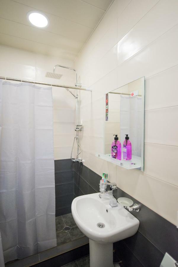 A.G'S Guest House Kutaisi Bagian luar foto