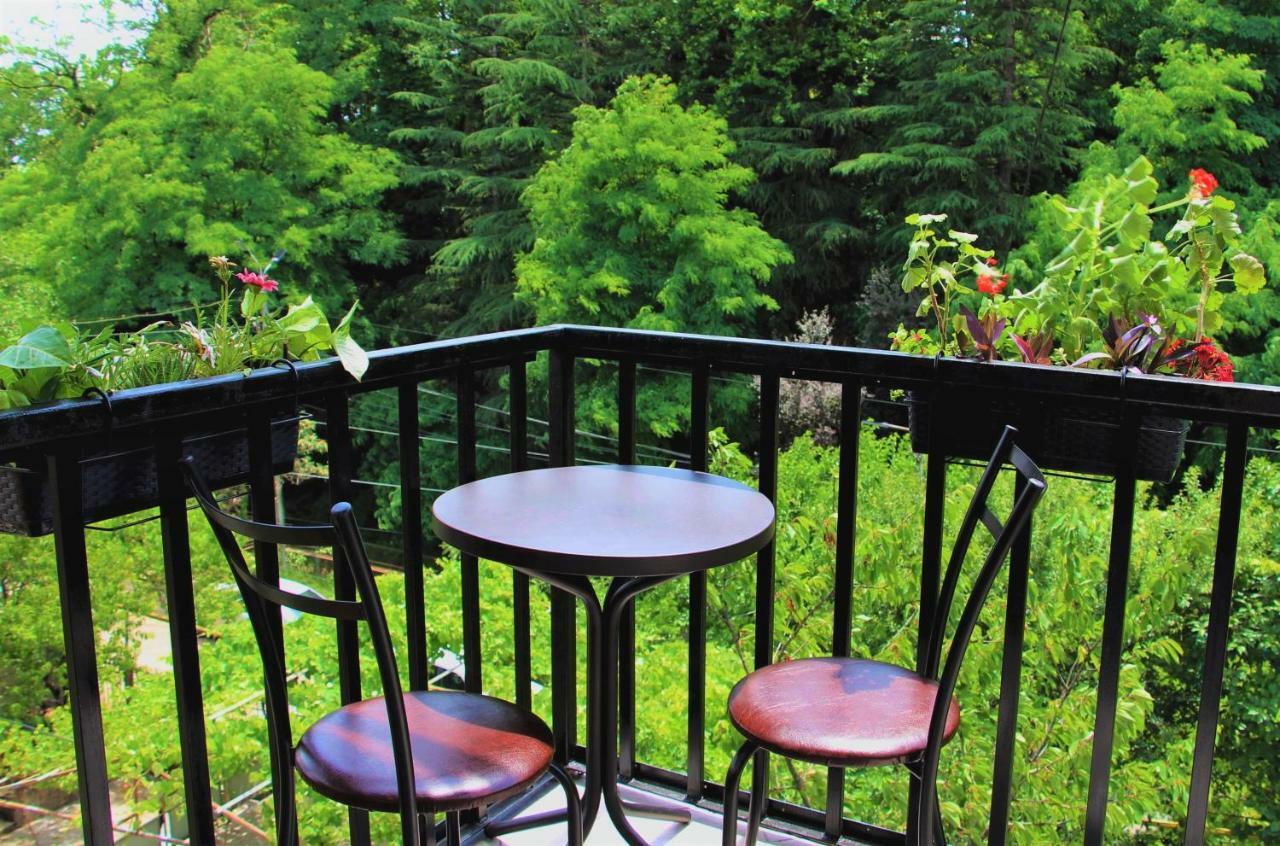 A.G'S Guest House Kutaisi Bagian luar foto