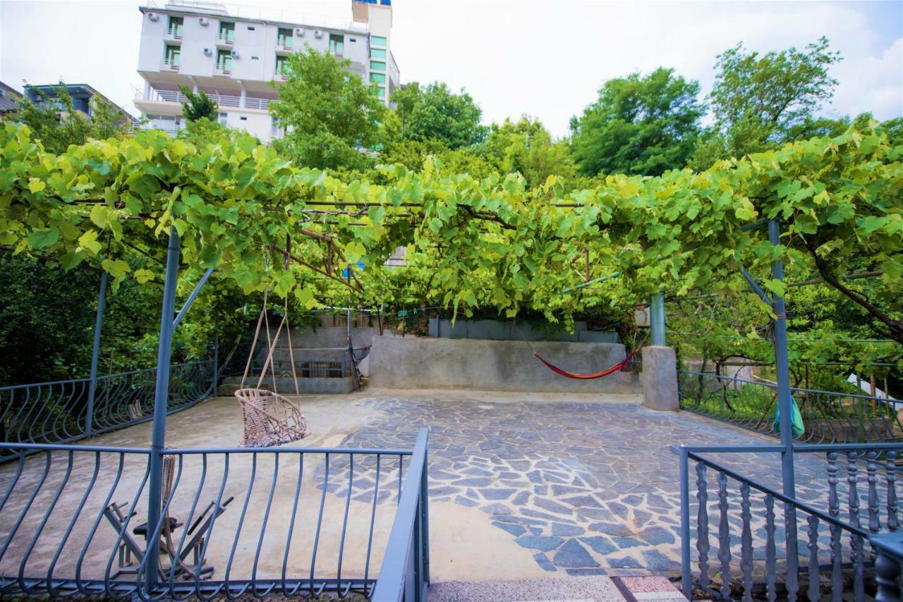 A.G'S Guest House Kutaisi Bagian luar foto